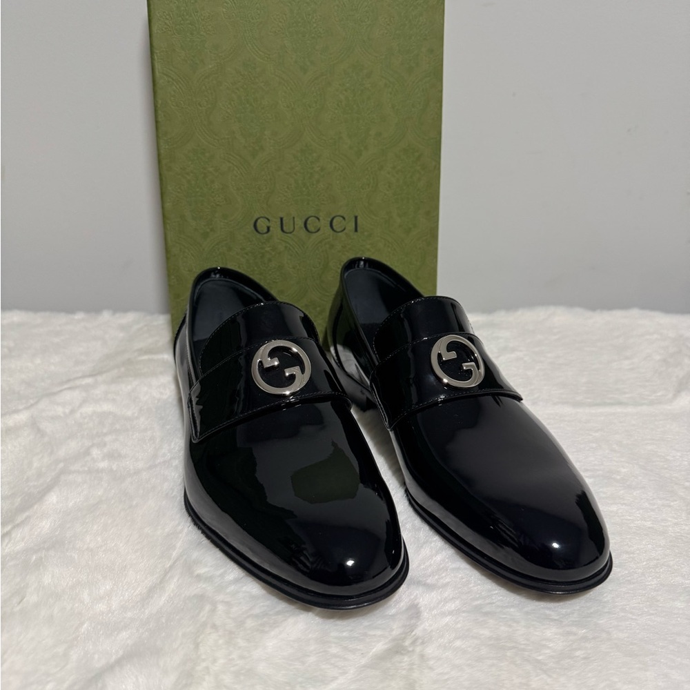 Gucci Black Loafers with Silver Logo and Glossy Finish - Picture 2 of 7